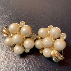 Sarah Coventry Faux Pearl Cluster Clip On Earrings
